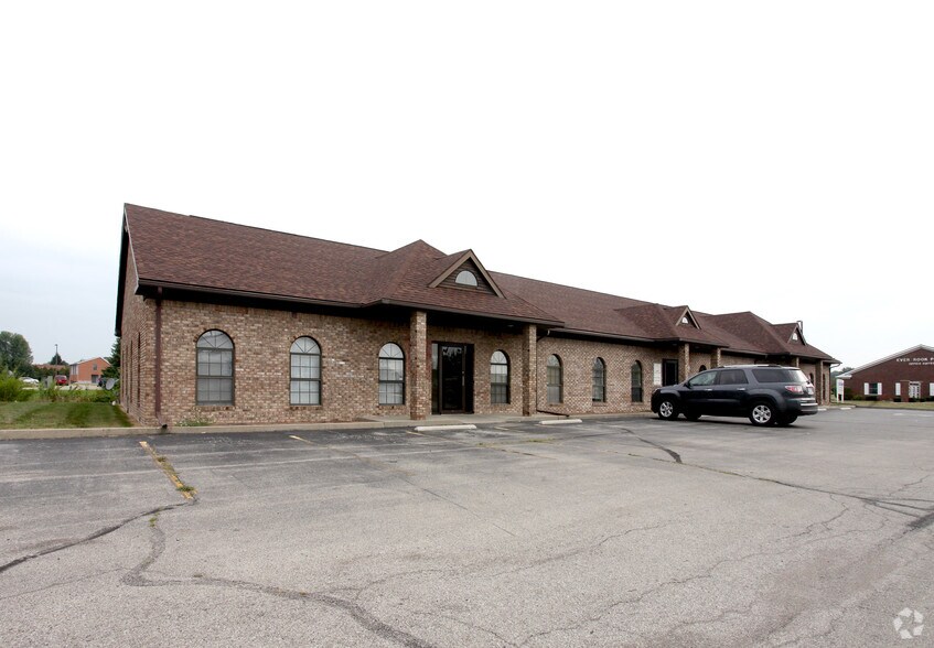 More Photos Of 3621 N Everbrook Ln, Muncie Office For Lease