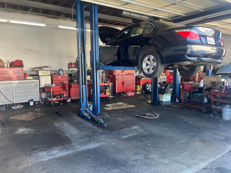 More Photos Of 17733 Chatsworth St, Granada Hills Auto Repair For Sale