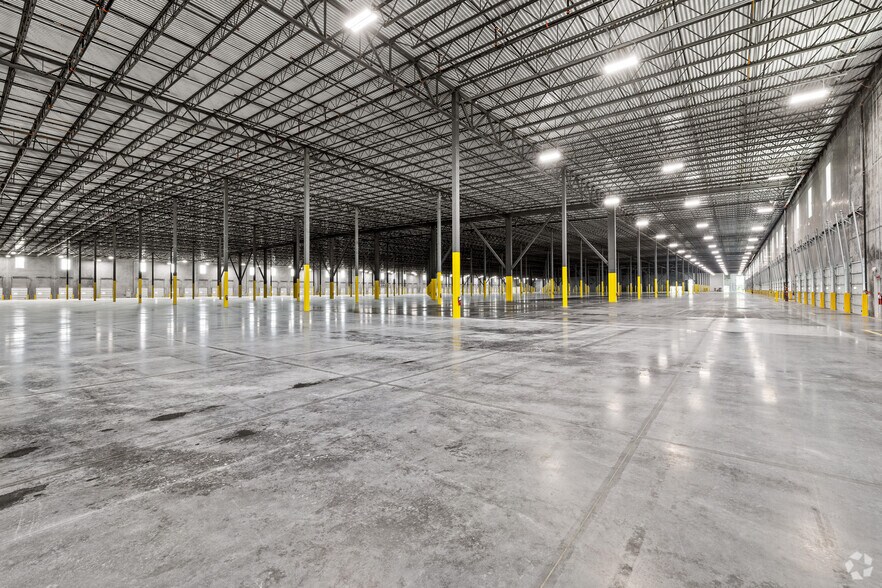 More Photos Of 700 S Kings Hwy, Fort Pierce Distribution For Sale