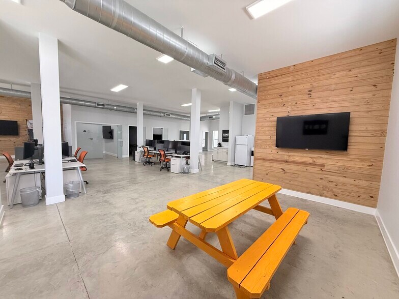 More Photos Of 4256 NW 7th Ave, Miami Storefront For Sale