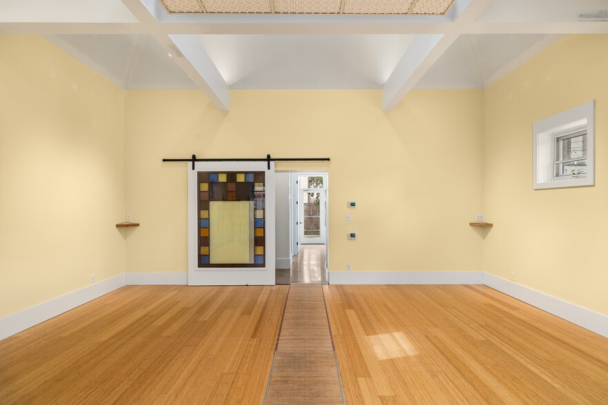 More Photos Of 20 N Mulberry St, Mansfield Office For Sale