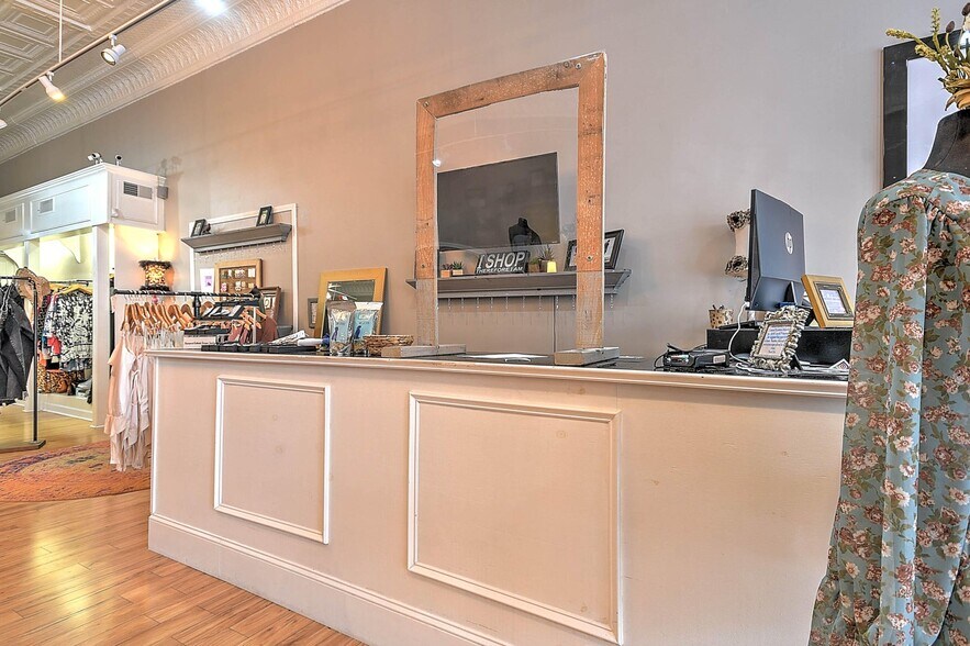 More Photos Of 531 State St, Bristol Storefront Retail Office For Sale