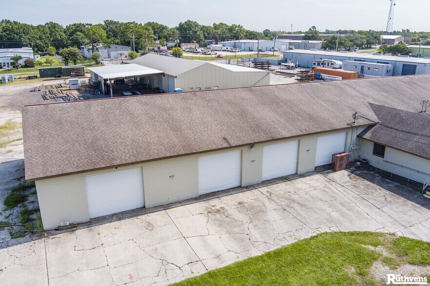 More Photos Of 5605 Commercial Blvd, Winter Haven Warehouse For Lease
