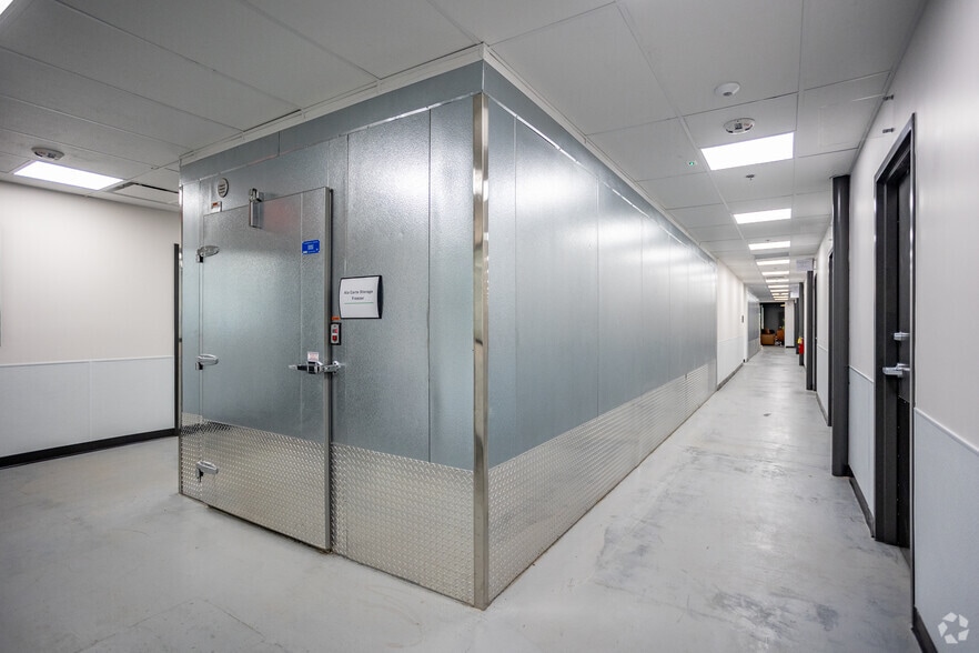 More Photos Of 1499 Regal Row, Dallas Restaurant For Lease