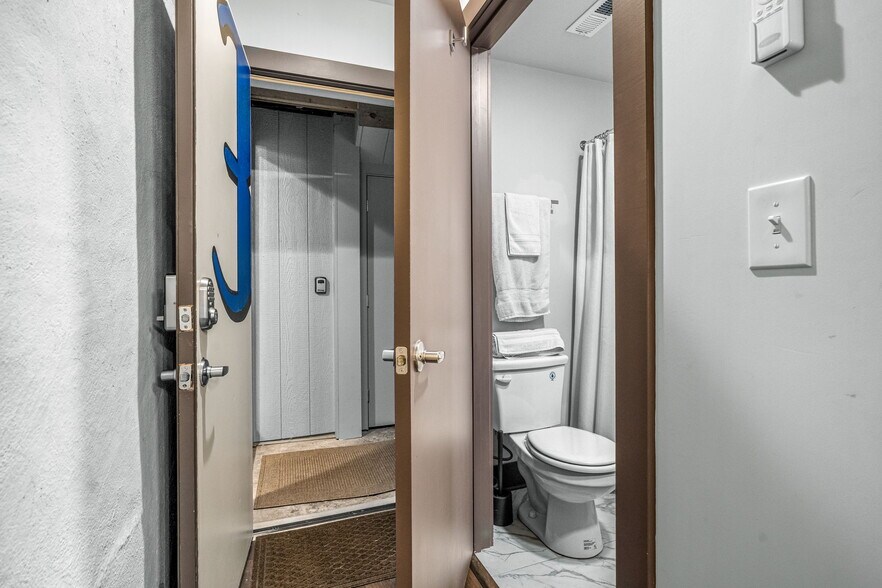 More Photos Of 207 Bank St, New Albany Apartments For Sale