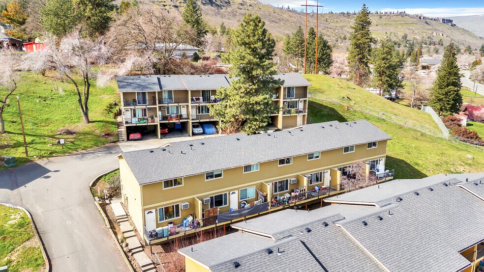More Photos Of 2408 W 10th St, The Dalles Apartments For Sale