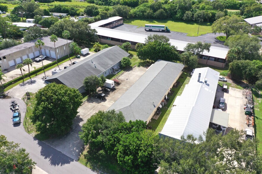 More Photos Of 637 2nd Ln, Vero Beach Flex For Sale