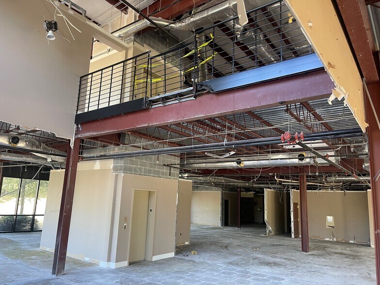 More Photos Of 177 Technology Pky, Auburn Light Manufacturing For Sale