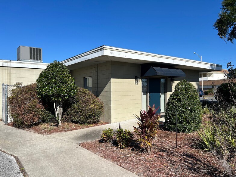 More Photos Of 798 SW Main Blvd, Lake City Office For Sale