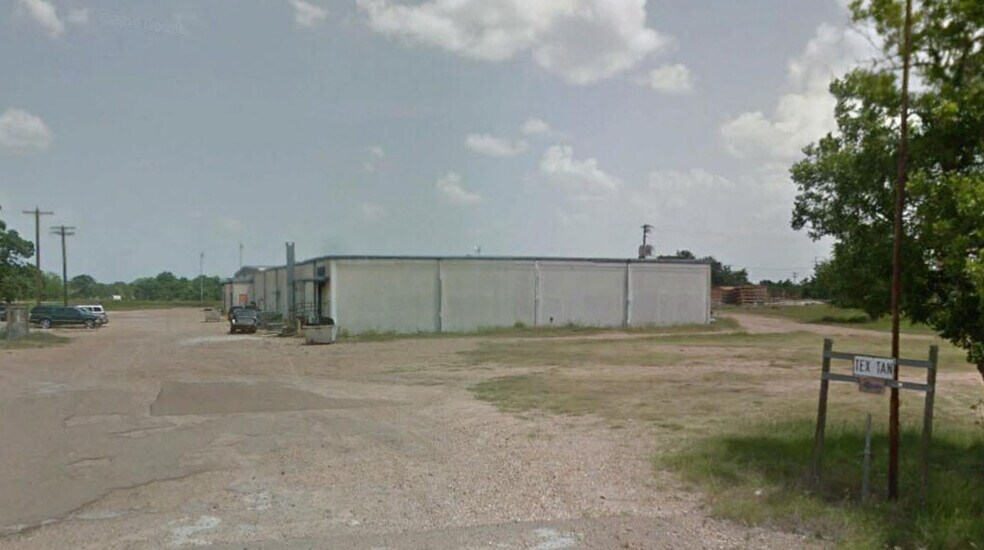 More Photos Of 100 & 601 Hickey, Yoakum Land For Sale