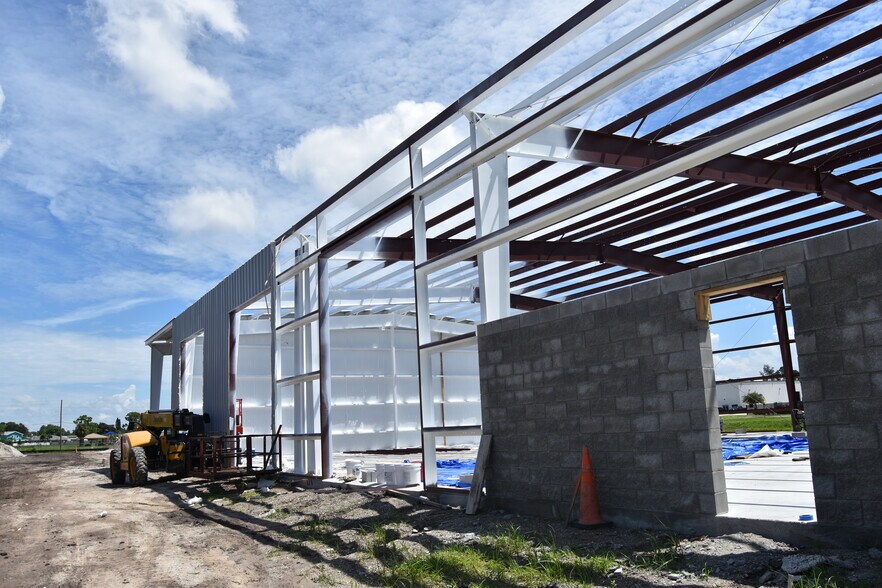 More Photos Of 7125 114th Ave, Largo Warehouse For Lease