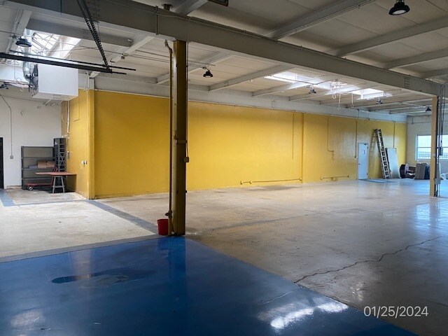 More Photos Of 15 N 9th Ave, Maywood Warehouse For Lease