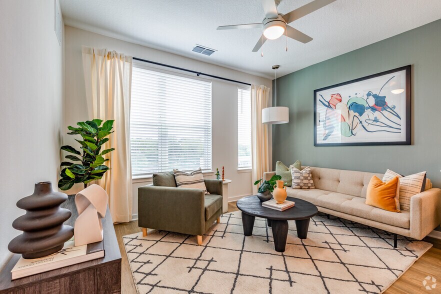 More Photos Of 1647 E Colonial Dr, Orlando Apartments For Sale