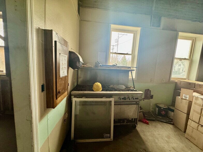 More Photos Of 120 Walnut St, Washington General Retail For Sale