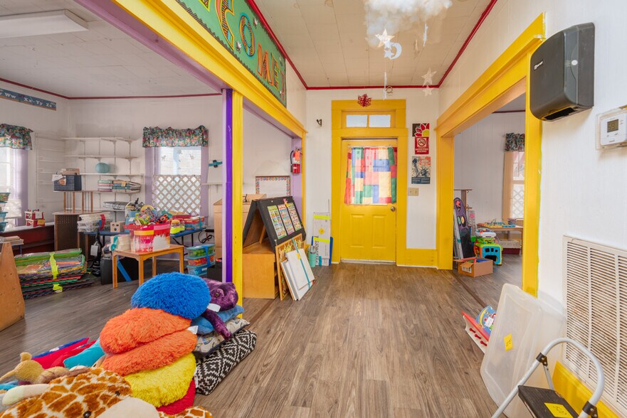 More Photos Of 128 Old West Point Rd, Starkville Daycare Center For Sale