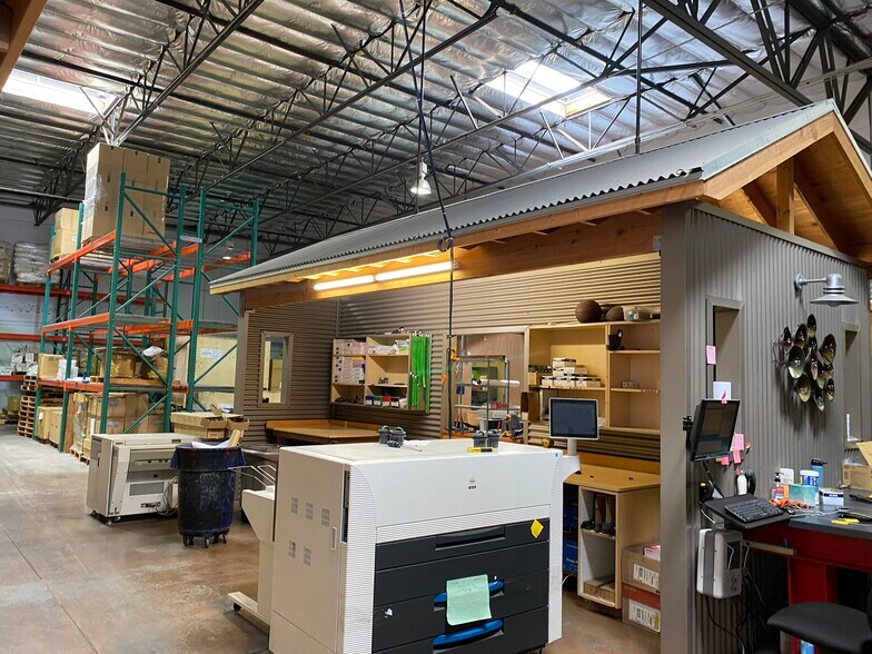 More Photos Of 7107-7139 Telegraph Rd, Montebello Warehouse For Sale