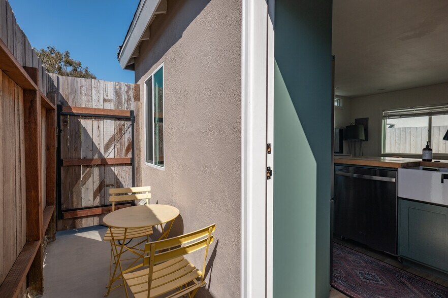 More Photos Of 4852 S Centinela Ave, Los Angeles Multifamily For Sale