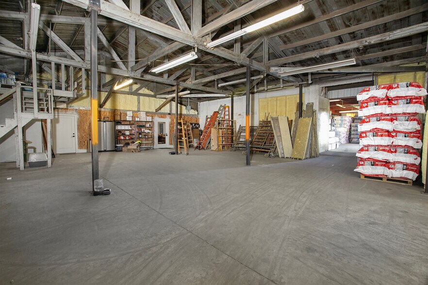 More Photos Of 15393 Highway 64 W, Tyler Warehouse For Lease