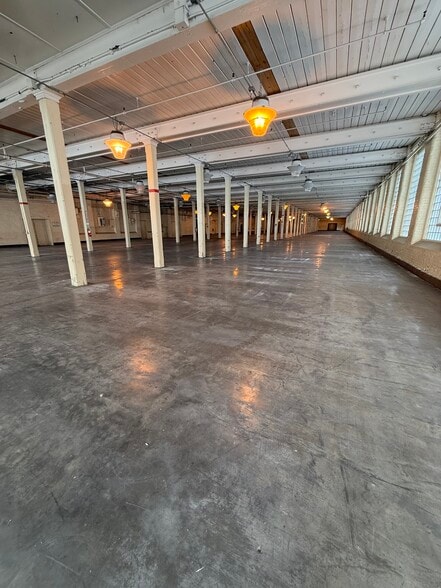More Photos Of 422B N 3rd St, Albemarle Warehouse For Lease