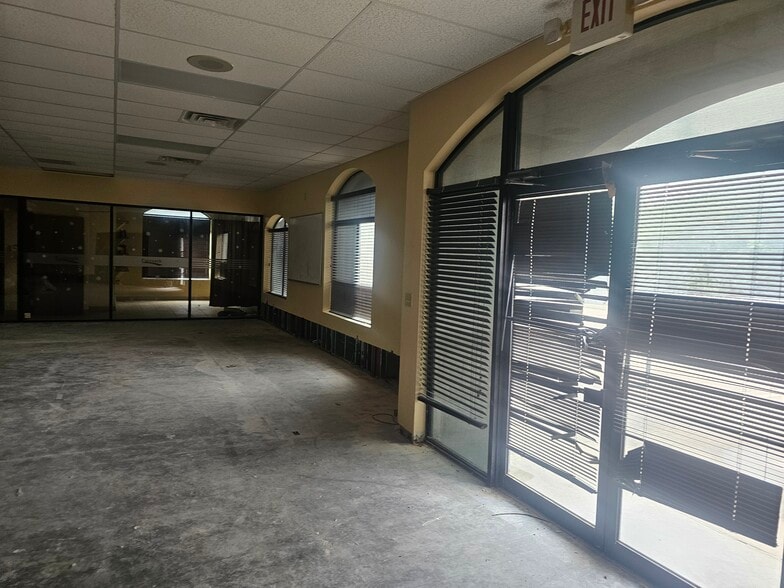 More Photos Of 720 W Nathan Lowe Rd, Arlington Medical For Sale