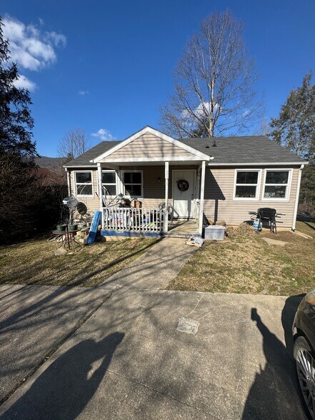 More Photos Of 105 State Sq, Cumberland Multifamily For Sale