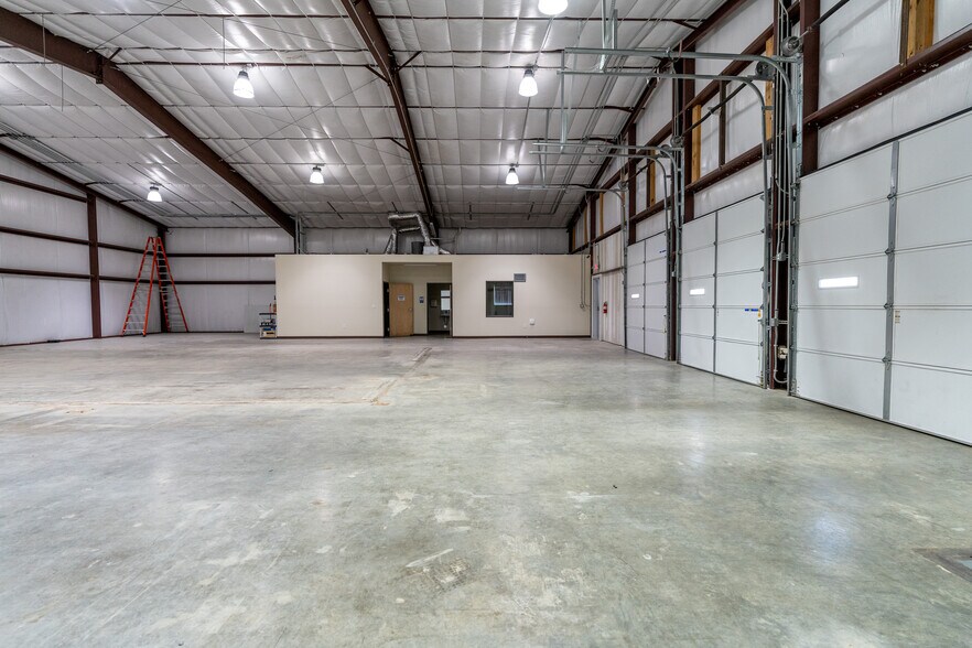 More Photos Of 113 Bufkin Ln, Lockhart Refrigeration Cold Storage For Lease