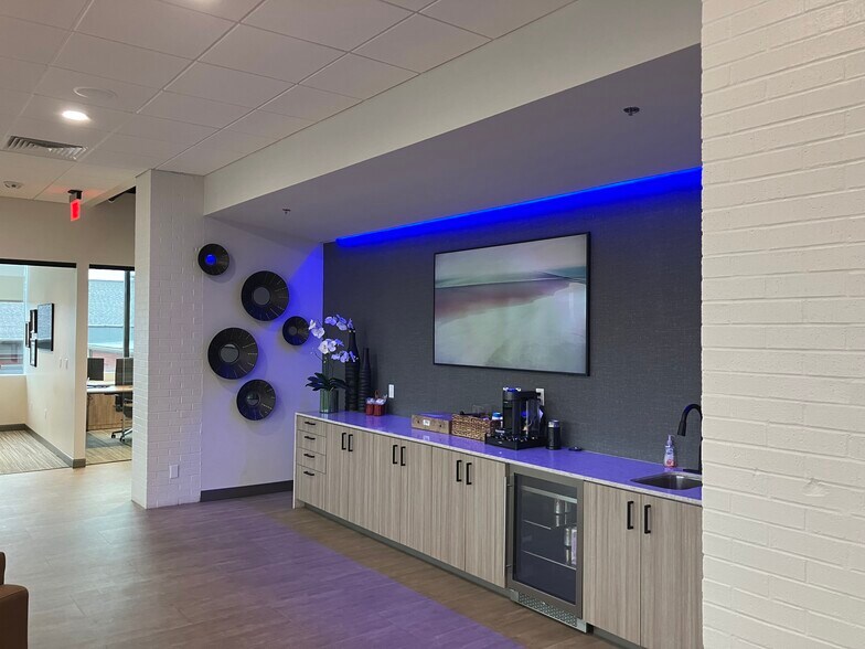 More Photos Of 112 W Center St, Fayetteville Office For Sale