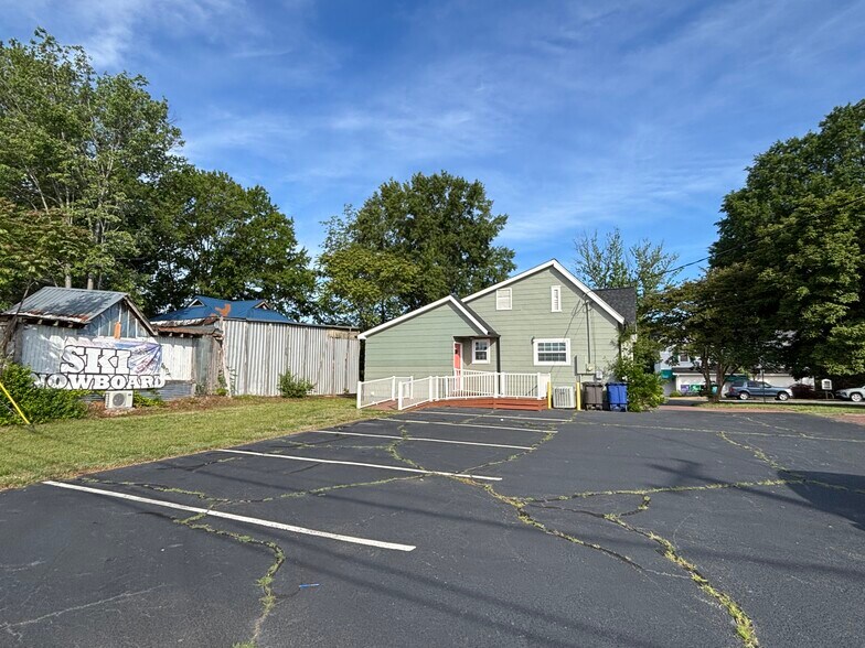 More Photos Of 407 Harvey St, Winston-Salem Office For Lease