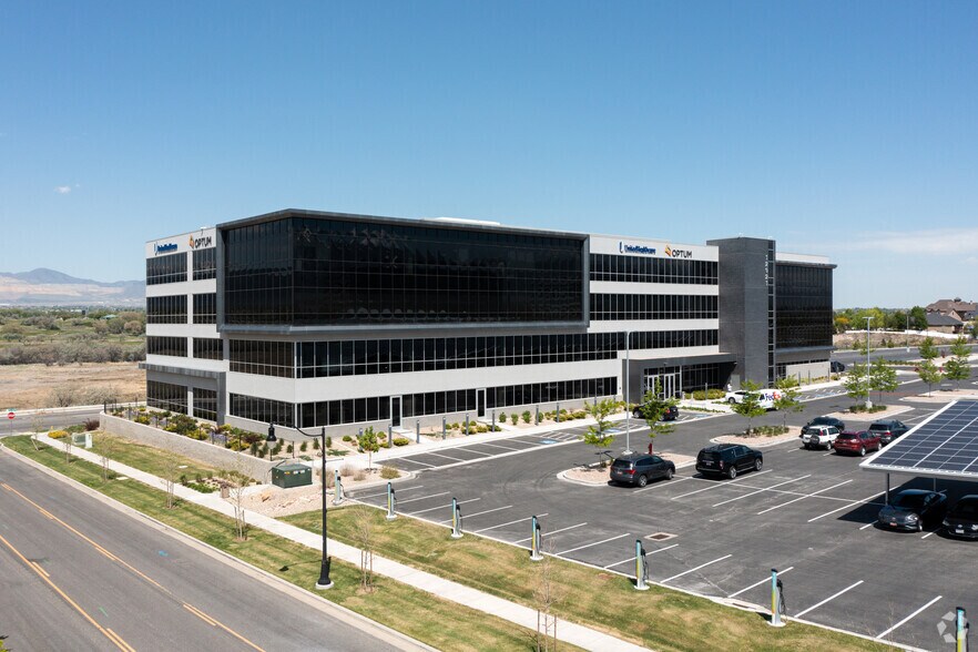 More Photos Of 12921 S Vista Station Blvd, Draper Office For Lease