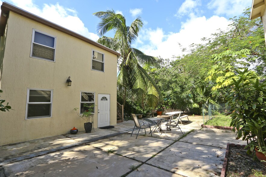More Photos Of 2630 Natoma St, Coconut Grove Apartments For Sale