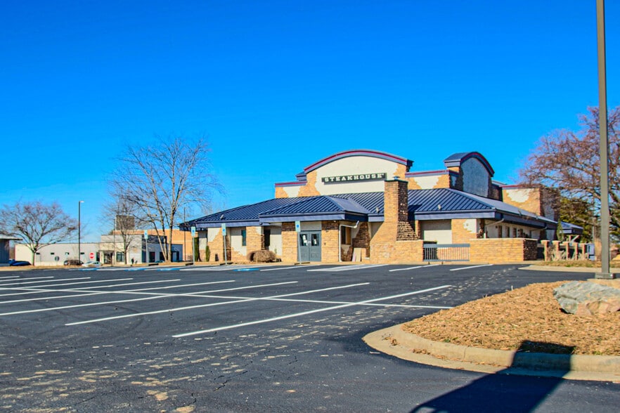 More Photos Of 341 Rockwood Rd, Arden Restaurant For Lease