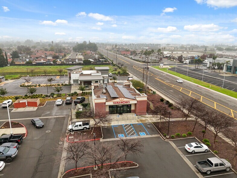 More Photos Of 1377 W El Monte Way, Dinuba Restaurant For Lease