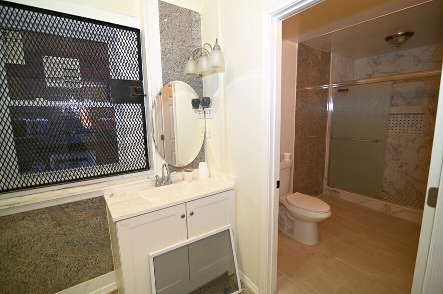 More Photos Of 227 E Baltimore St, Baltimore Storefront Retail Residential For Lease