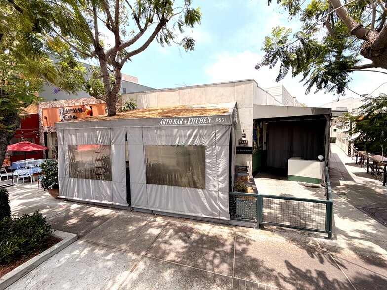 Primary Photo Of 9531 Culver Blvd, Culver City Restaurant For Lease
