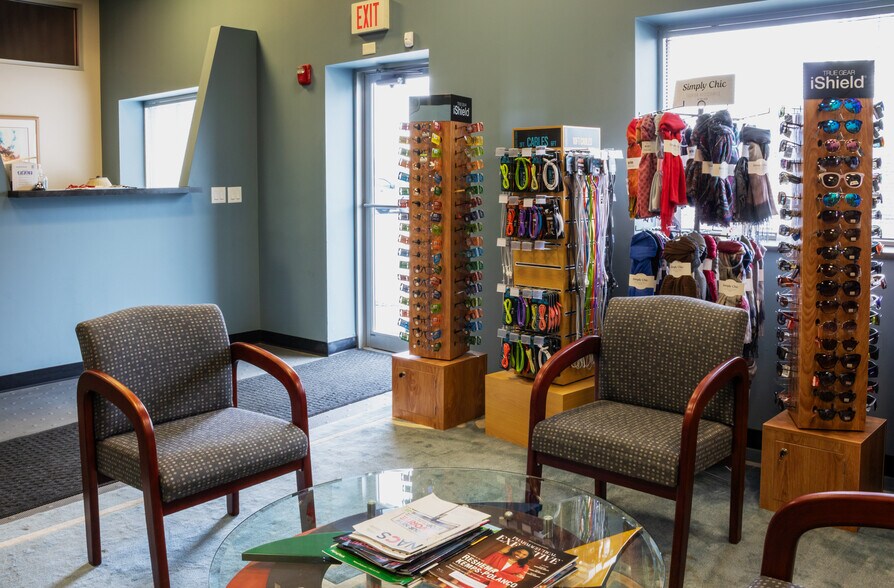 More Photos Of 4454-4458 S 67th St, Omaha Distribution For Lease