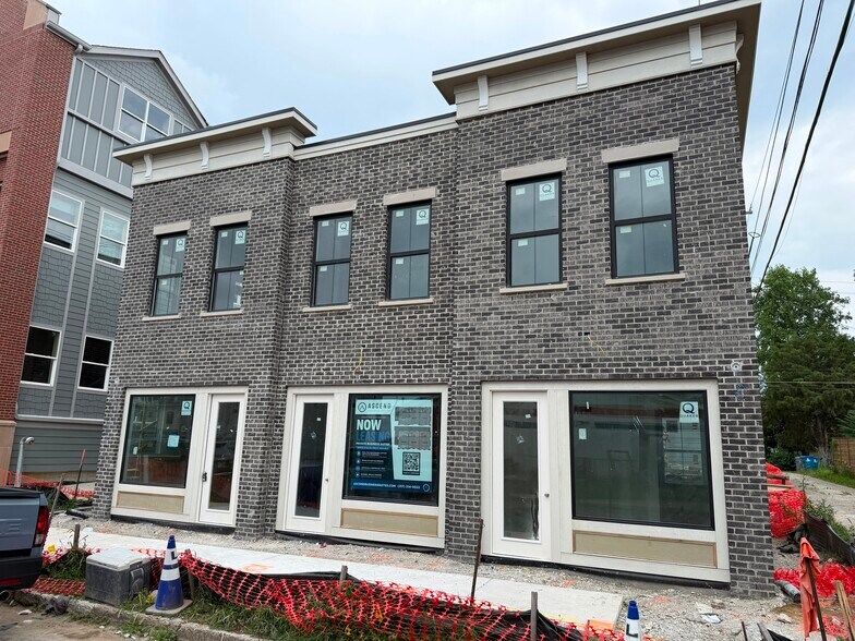 More Photos Of 1032 Clinton St, Noblesville Office For Lease