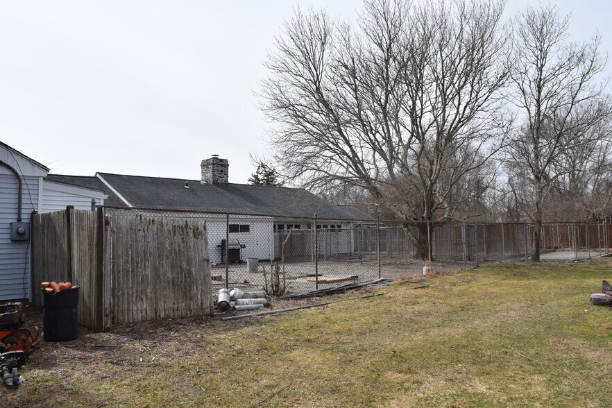 More Photos Of 475 Cedar Ave, Swansea Flex For Sale