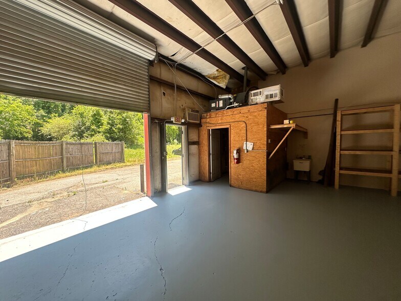 More Photos Of 1847 Canton Hwy, Cumming Distribution For Lease