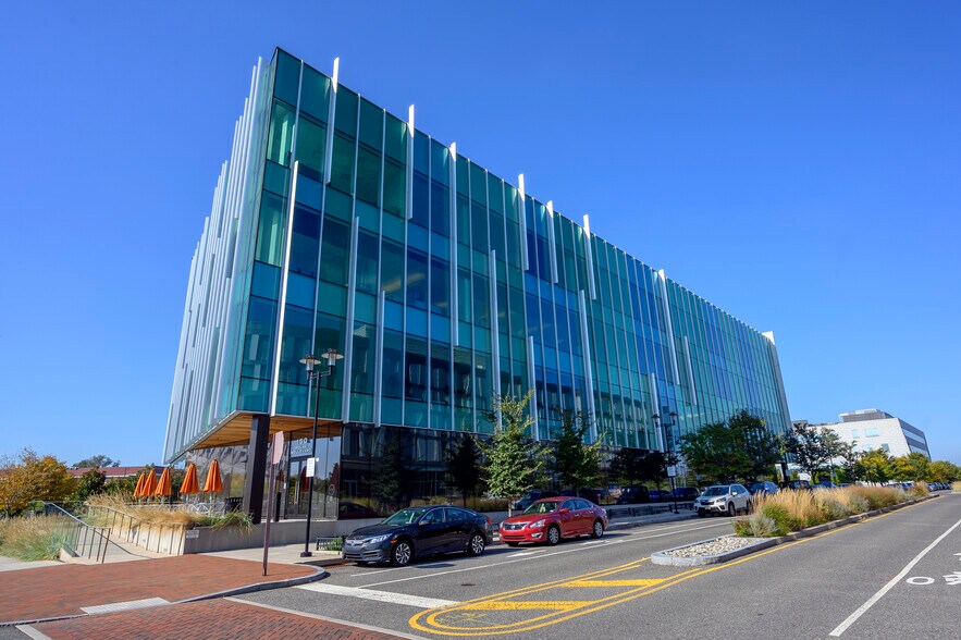 More Photos Of 150 Rouse Blvd, Philadelphia Office For Lease