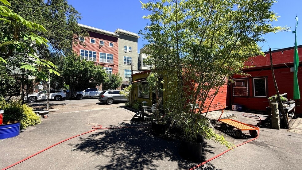 More Photos Of 2104 N Willis Blvd, Portland Auto Repair For Sale