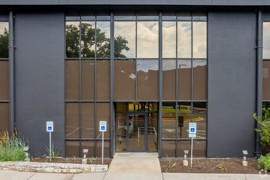 More Photos Of 3409 Executive Center Dr, Austin Unknown For Lease