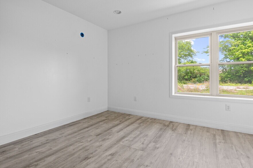 More Photos Of 901 S Main St, Rocky Top Office For Lease