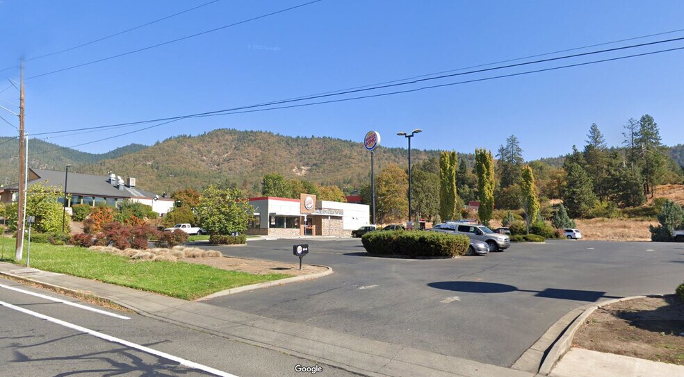 More Photos Of 1835 NE 7th St, Grants Pass Freestanding For Lease