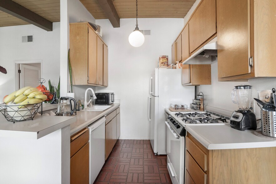 More Photos Of 5934 Buffalo Ave, Van Nuys Apartments For Sale
