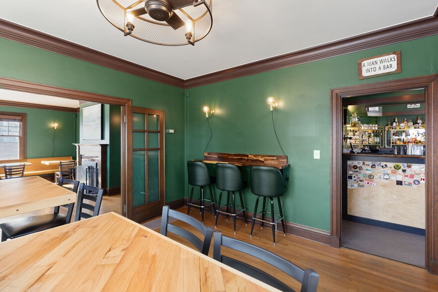 More Photos Of 883 SW Church St, Dallas Restaurant For Sale