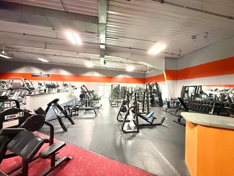More Photos Of 419 Kays Dr, Normal Industrial For Sale