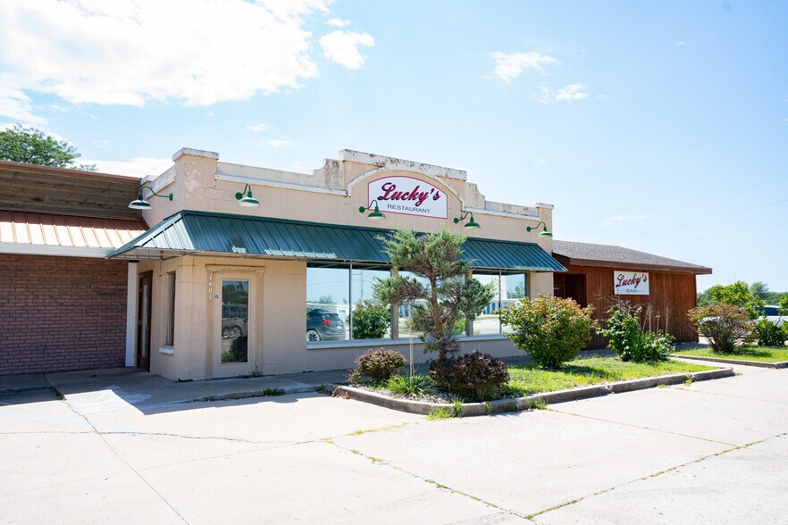 More Photos Of 1401 S Morley St, Moberly Restaurant For Sale