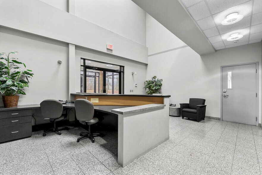 More Photos Of 7200 US-150, Greenville Office For Sale