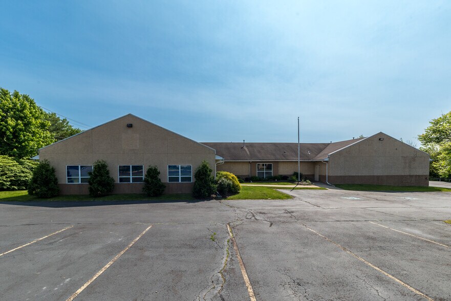 More Photos Of 2047 Bridge Rd, Schwenksville Office For Lease