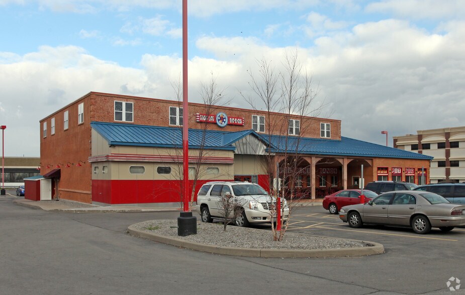 More Photos Of 830 Jefferson Rd, Rochester Restaurant For Lease